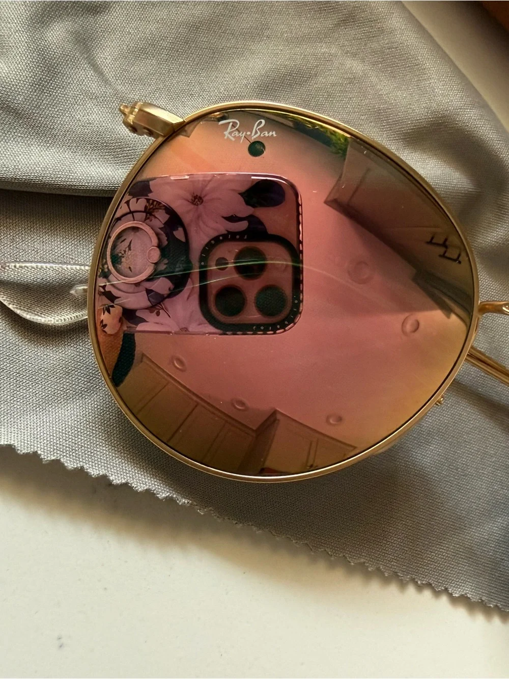 Women’s Ray-Ban Round Gold Frame Sunglasses with Pink Mirrored Lenses
